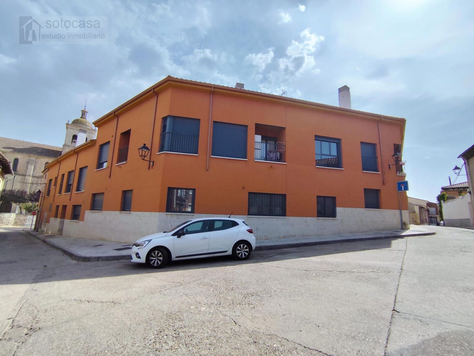 Vista exterior de Pis en venda en Cigales amb Calefacció, Traster i Moblat