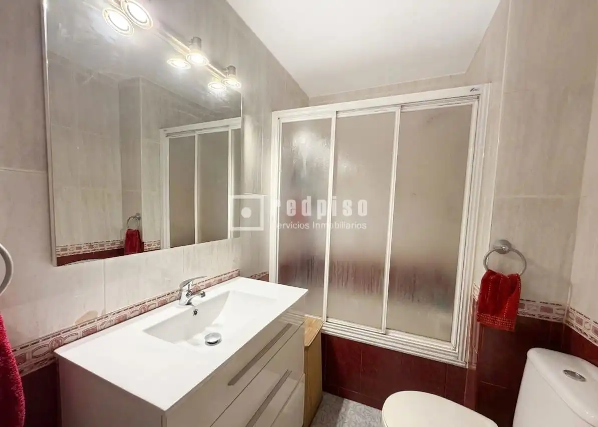 Badezimmer von Wohnung zum Verkauf in Alcalá de Henares mit Klimaanlage und Heizung