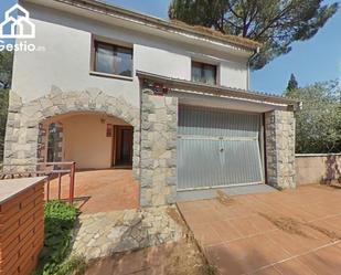 Vista exterior de Casa o xalet en venda en Castellví de Rosanes amb Jardí privat, Terrassa i Traster