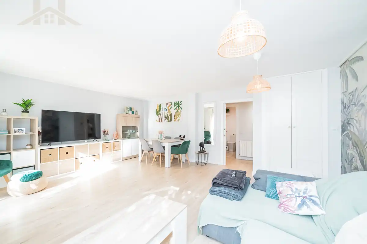 Sala de estar de Dúplex en venta en Sevilla la Nueva con Aire acondicionado, Calefacción y Balcón