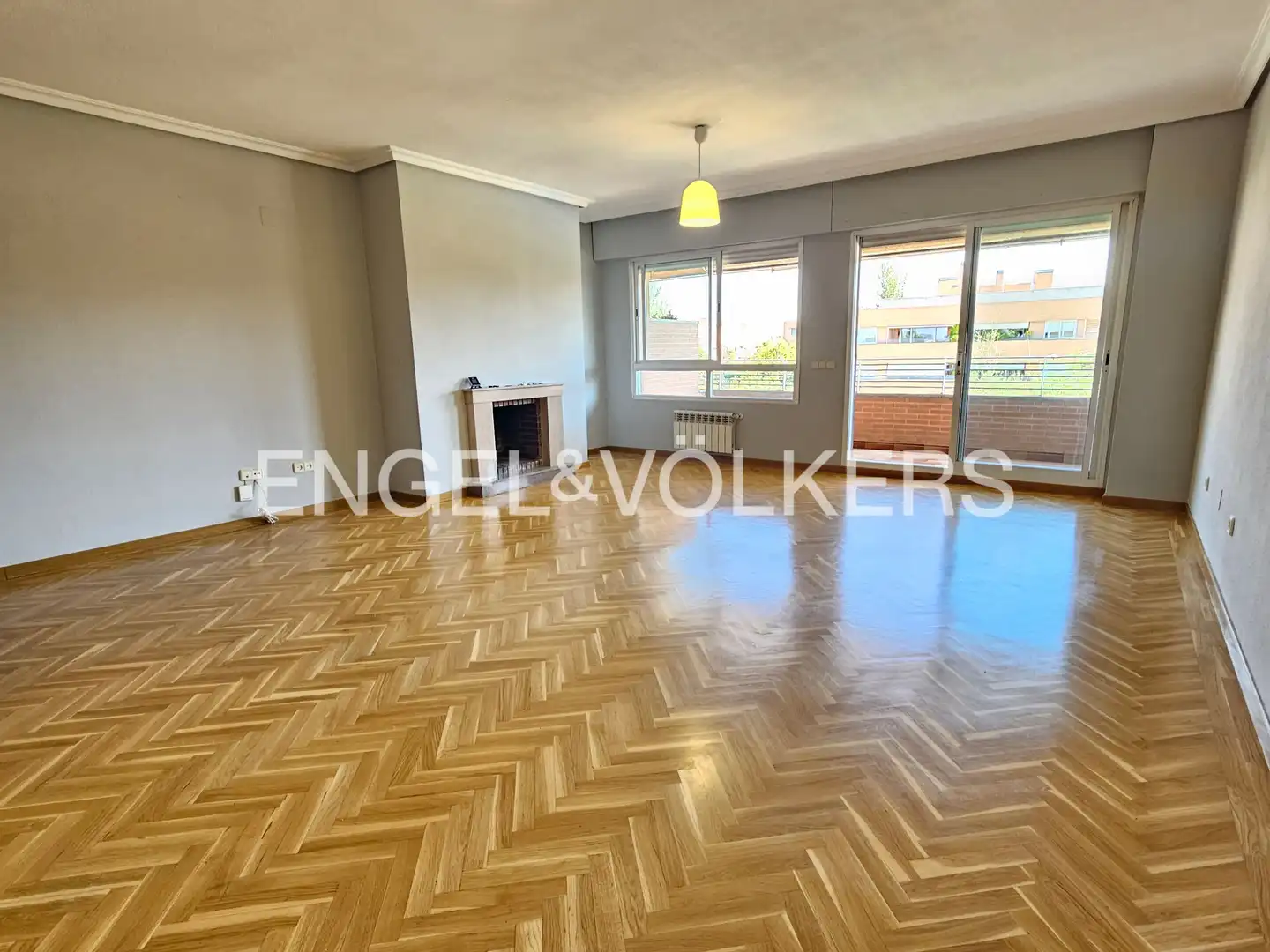 Sala d'estar de Àtic de lloguer en Pozuelo de Alarcón amb Aire condicionat, Calefacció i Parquet