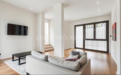 Sala d'estar de Apartament en venda en  Barcelona Capital amb Aire condicionat, Calefacció i Parquet