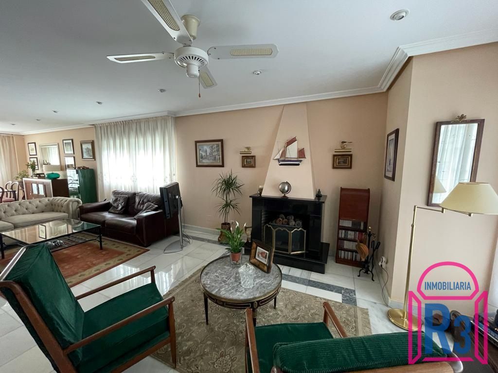 Sala de estar de Casa o chalet en venta en León Capital  con Aire acondicionado y Calefacción