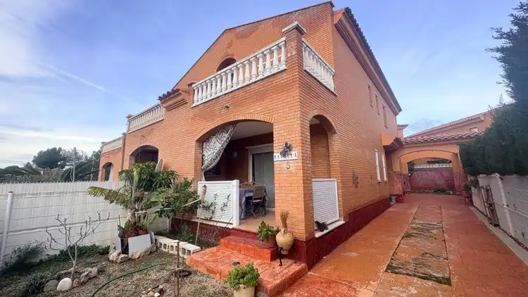 Vista exterior de Casa adosada en venta en Mont-roig del Camp