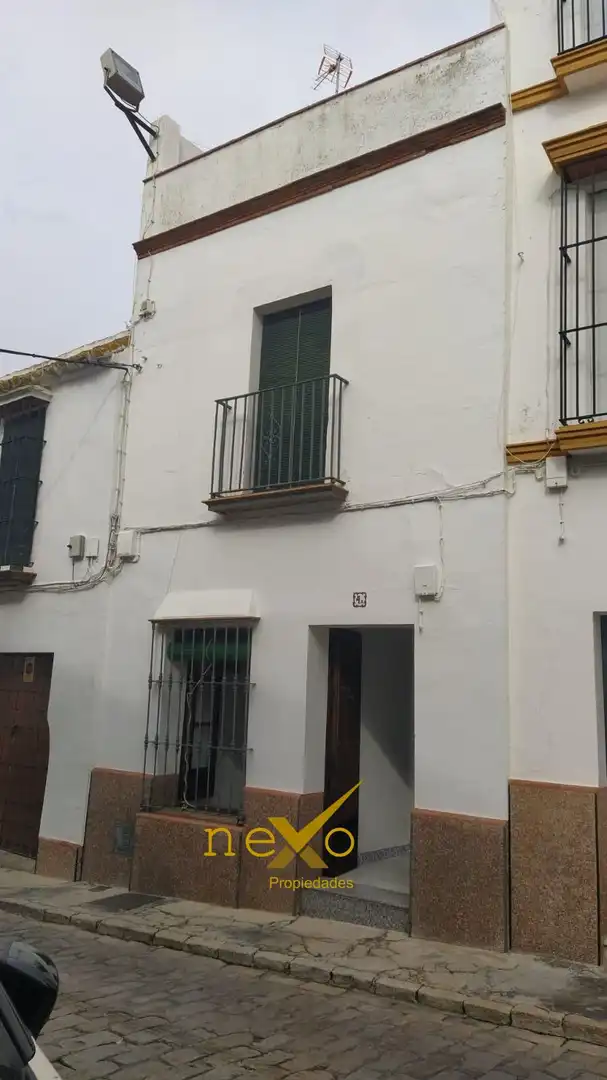 Vista exterior de Casa o chalet en venta en Carmona con Balcón