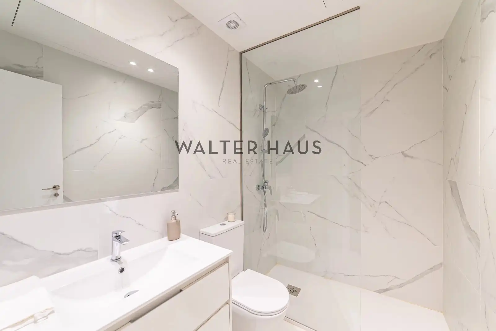 Bathroom of Flat for sale in Madrid  with Air Conditioner, Heating and Furnished