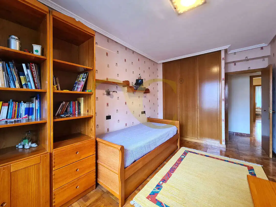 Bedroom of Flat for sale in Oviedo   with Heating