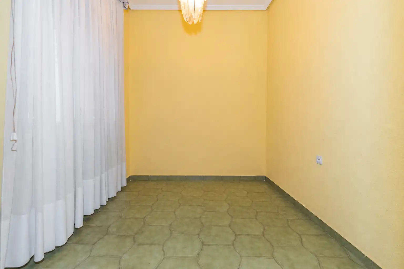 Habitación de Piso en venta en Madrid con Calefacción y Terraza