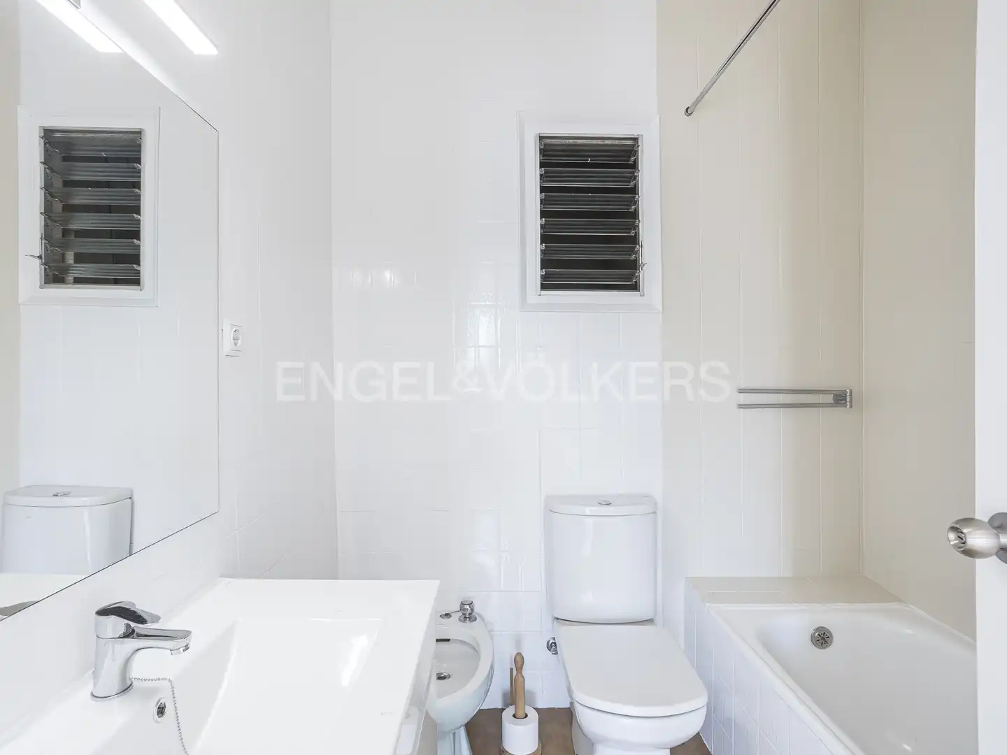 Baño de Piso de alquiler en Barcelona con Calefacción, Parquet y Balcón