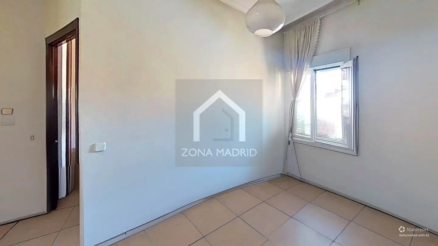 Habitación de Piso en venta en Madrid con Calefacción