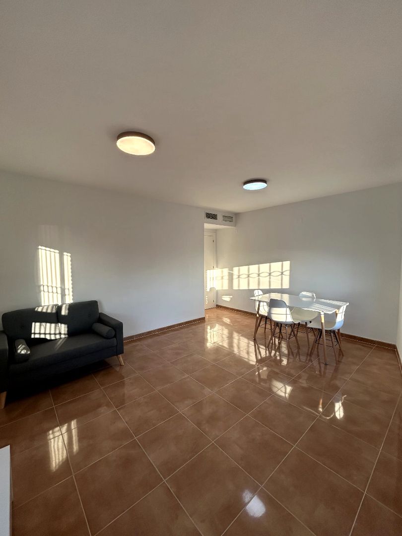 Sala d'estar de Pis de lloguer en Vícar amb Aire condicionat, Calefacció i Moblat