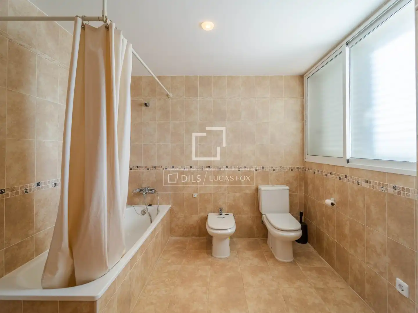 Bathroom of Houses for sale in Cullera  with Air Conditioner, Heating and Terrace