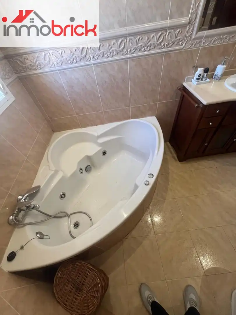 Baño de Casa o chalet en venta en Lucena con Calefacción, Terraza y Piscina