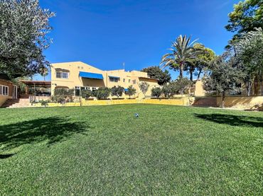 Villa avec balcon à vendre à La Nucia Pueblo