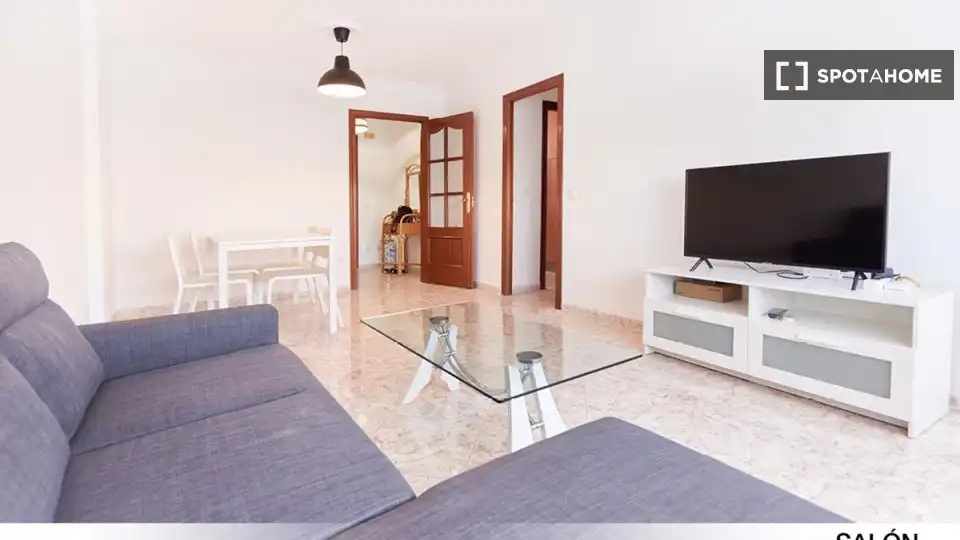 Sala de estar de Piso para compartir en Sevilla con Aire acondicionado, Terraza y Amueblado