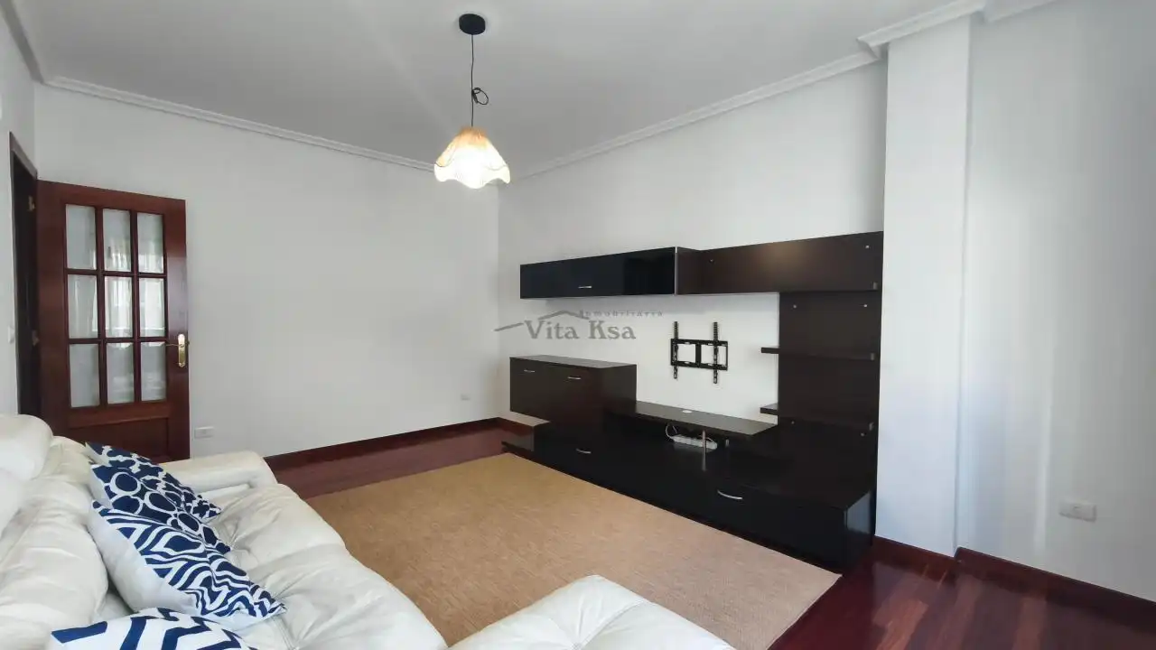 Living room of Flat for rent in Ourense Capital   with Heating, Parquet flooring and Storage room