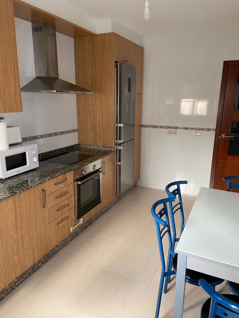 Cuina de Pis en venda en Pontevedra Capital  amb Calefacció, Parquet i Terrassa