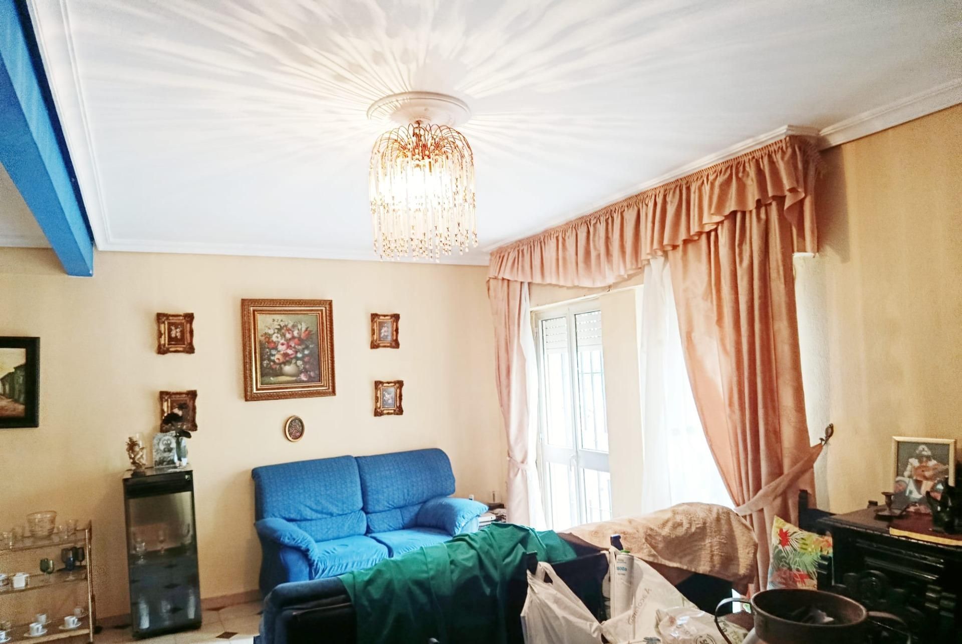 Living room of Flat for sale in  Sevilla Capital  with Air Conditioner, Private garden and Storage room