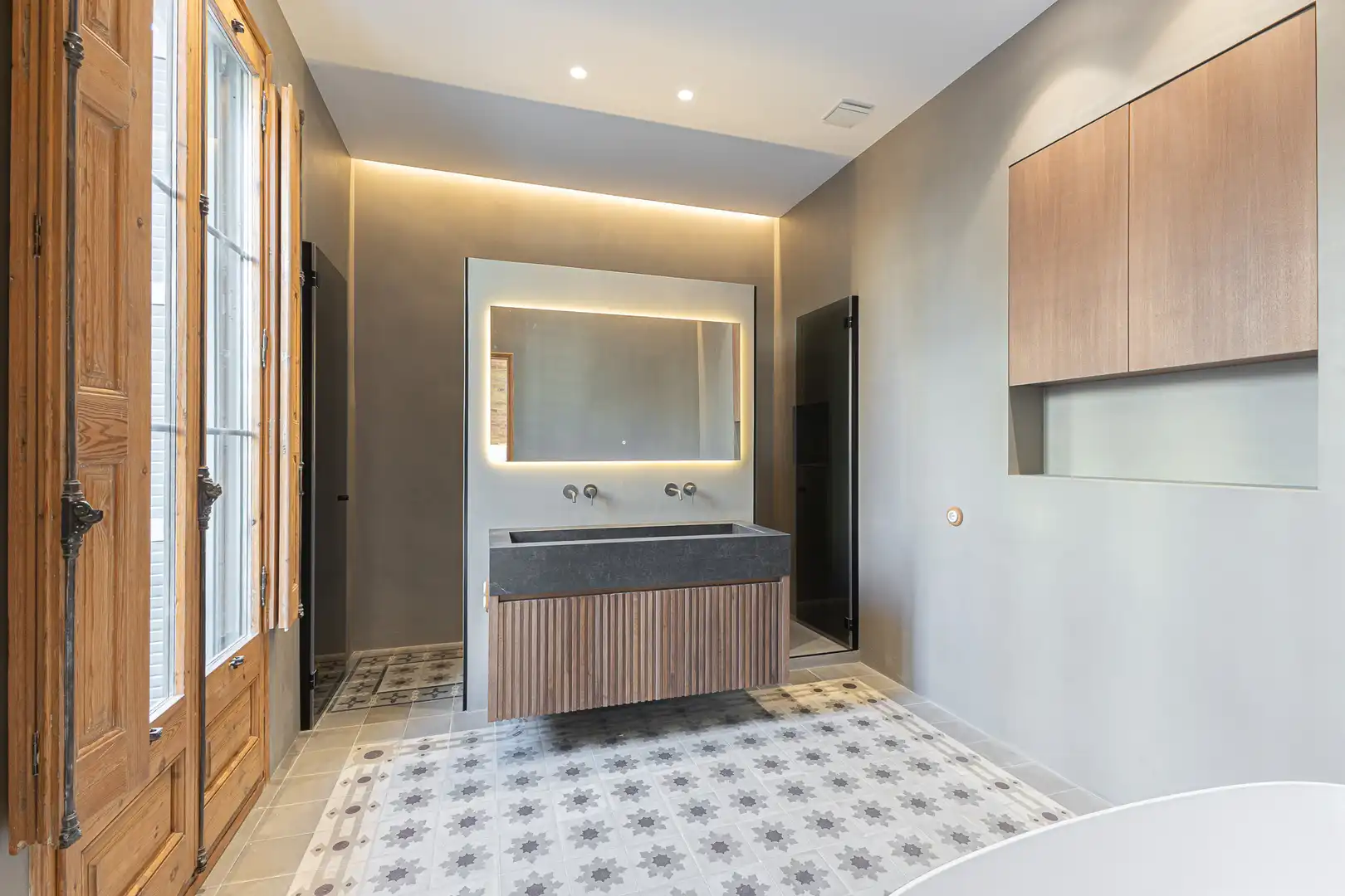 Badezimmer von Wohnung zum Verkauf in Barcelona mit Klimaanlage, Heizung und Balkon