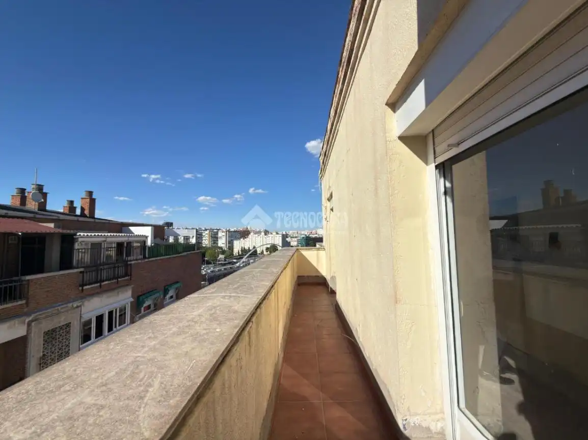 Vista exterior de Ático en venta en Madrid con Calefacción, Terraza y Balcón