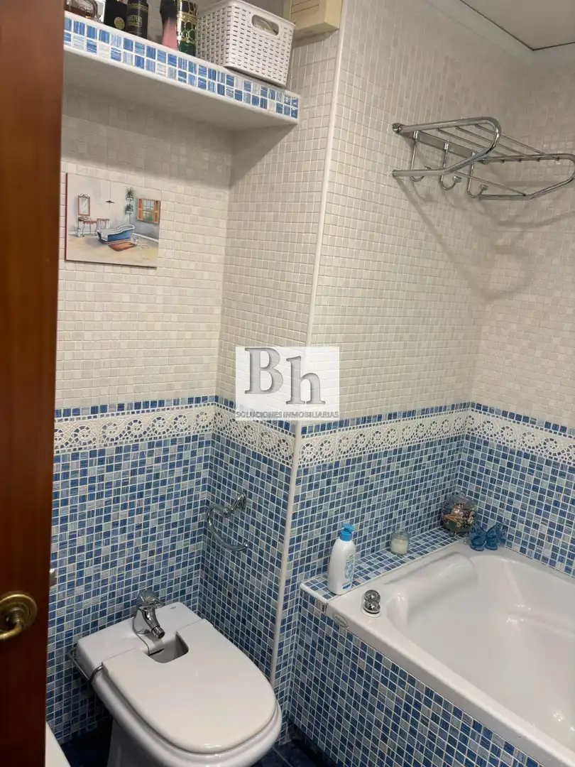 Badezimmer von Wohnung zum Verkauf in Málaga mit Klimaanlage, Privatgarten und Parkett