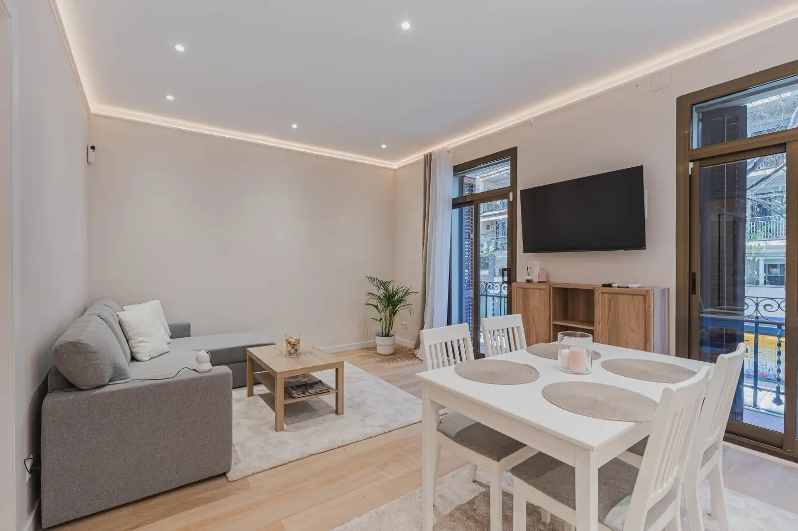 Flat with terrace for sale in Carrer de València, imagen 2