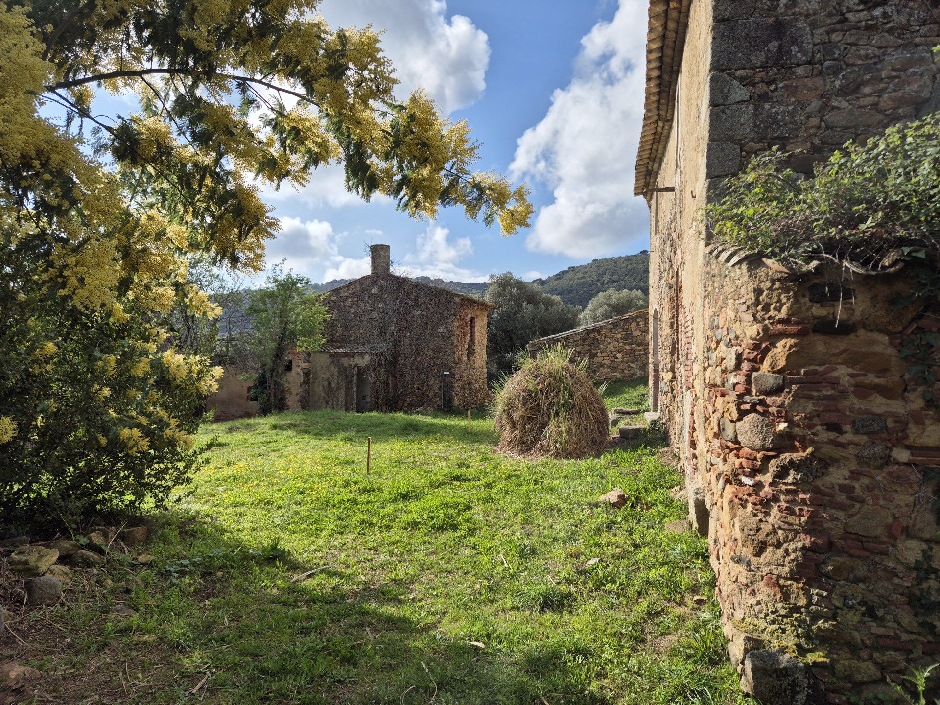 Außenansicht von Country house zum Verkauf in Calonge i Sant Antoni mit Terrasse und Balkon