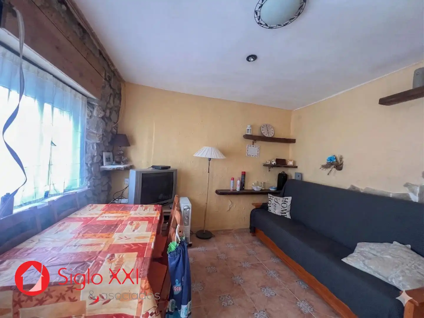 Sala de estar de Casa o chalet en venta en Costur con Terraza, Trastero y Amueblado