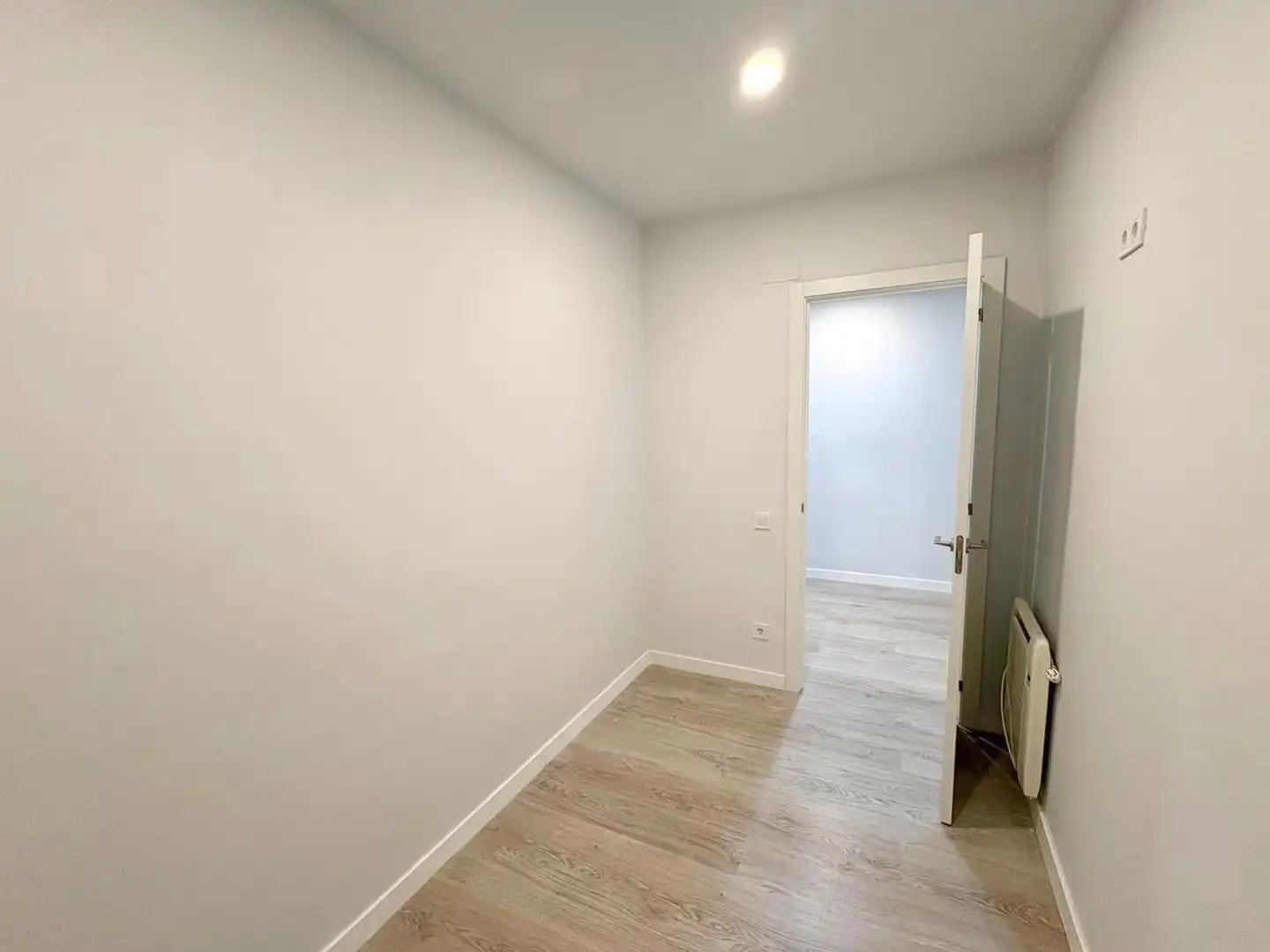 Bedroom of Flat for sale in Barcelona  with Air Conditioner, Heating and Parquet flooring