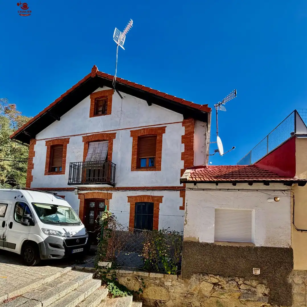 Vista exterior de Casa o xalet en venda en Cercedilla amb Calefacció, Traster i Moblat