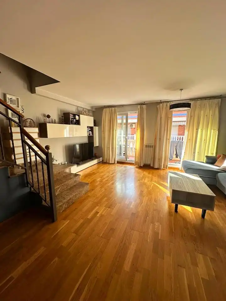 Sala d'estar de Casa o xalet en venda en Zaragoza amb Aire condicionat, Calefacció i Jardí privat