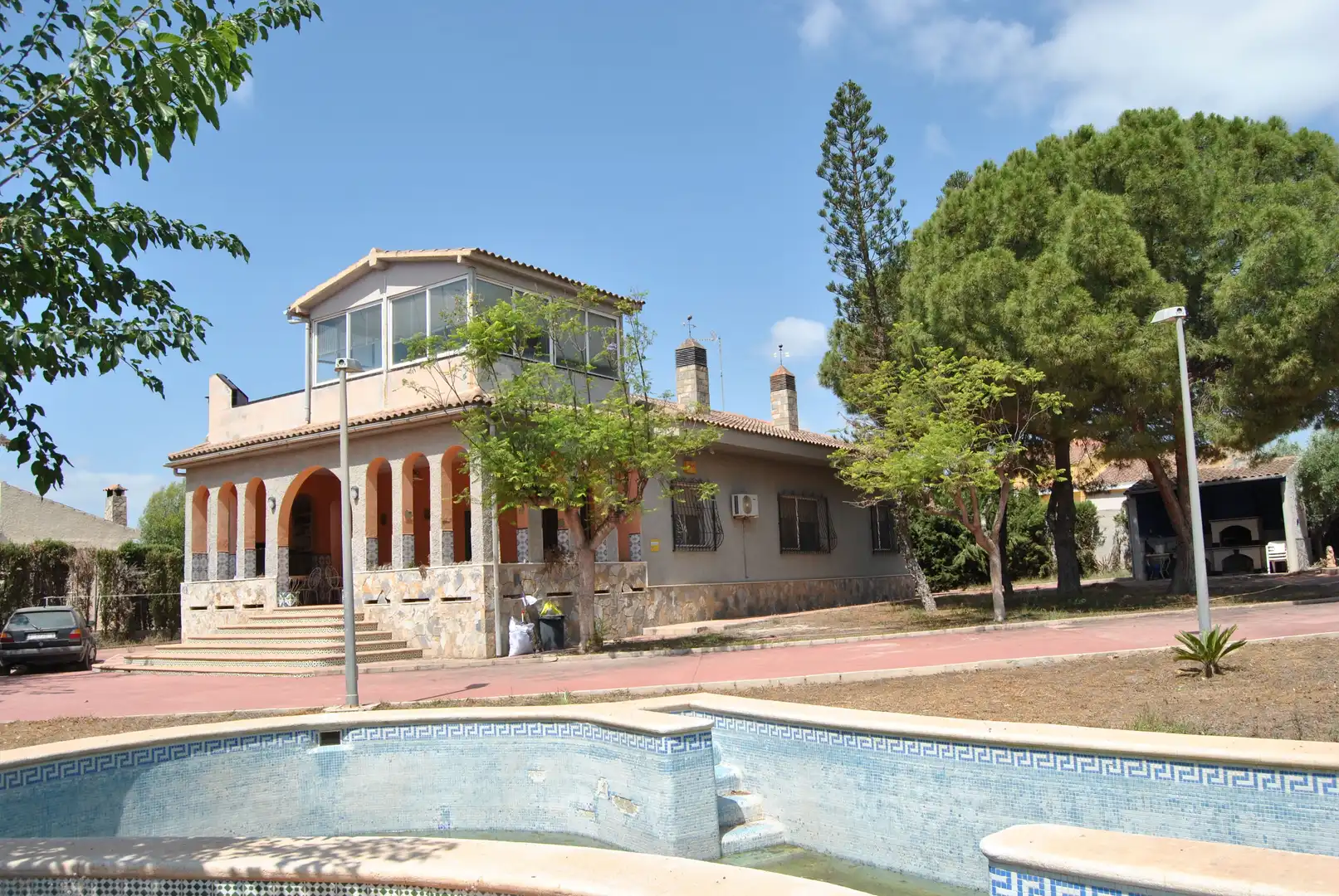 Vista exterior de Casa o chalet en venta en San Vicente del Raspeig / Sant Vicent del Raspeig con Aire acondicionado, Jardín privado y Piscina