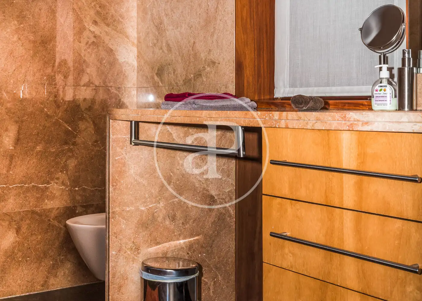 Baño de Casa adosada en venta en Barcelona con Aire acondicionado, Calefacción y Jardín privado