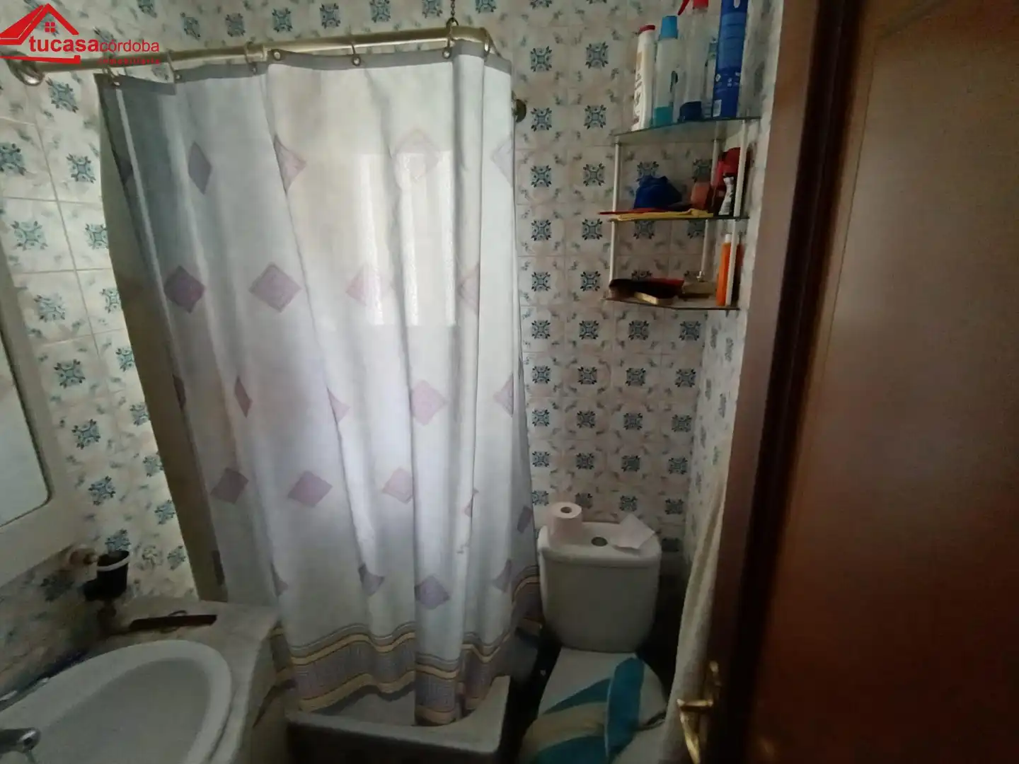 Baño de Piso en venta en Fernán-Núñez con Aire acondicionado, Terraza y Amueblado