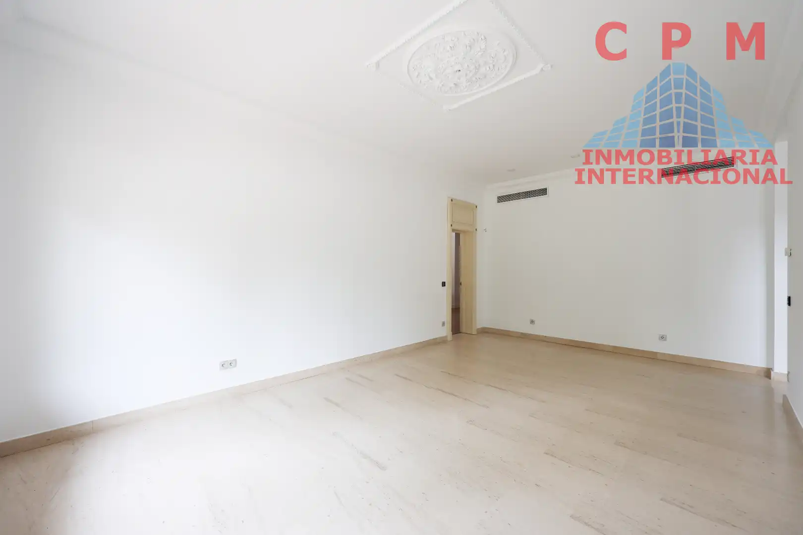 Sala d'estar de Casa o xalet de lloguer en Madrid amb Aire condicionat, Calefacció i Jardí privat