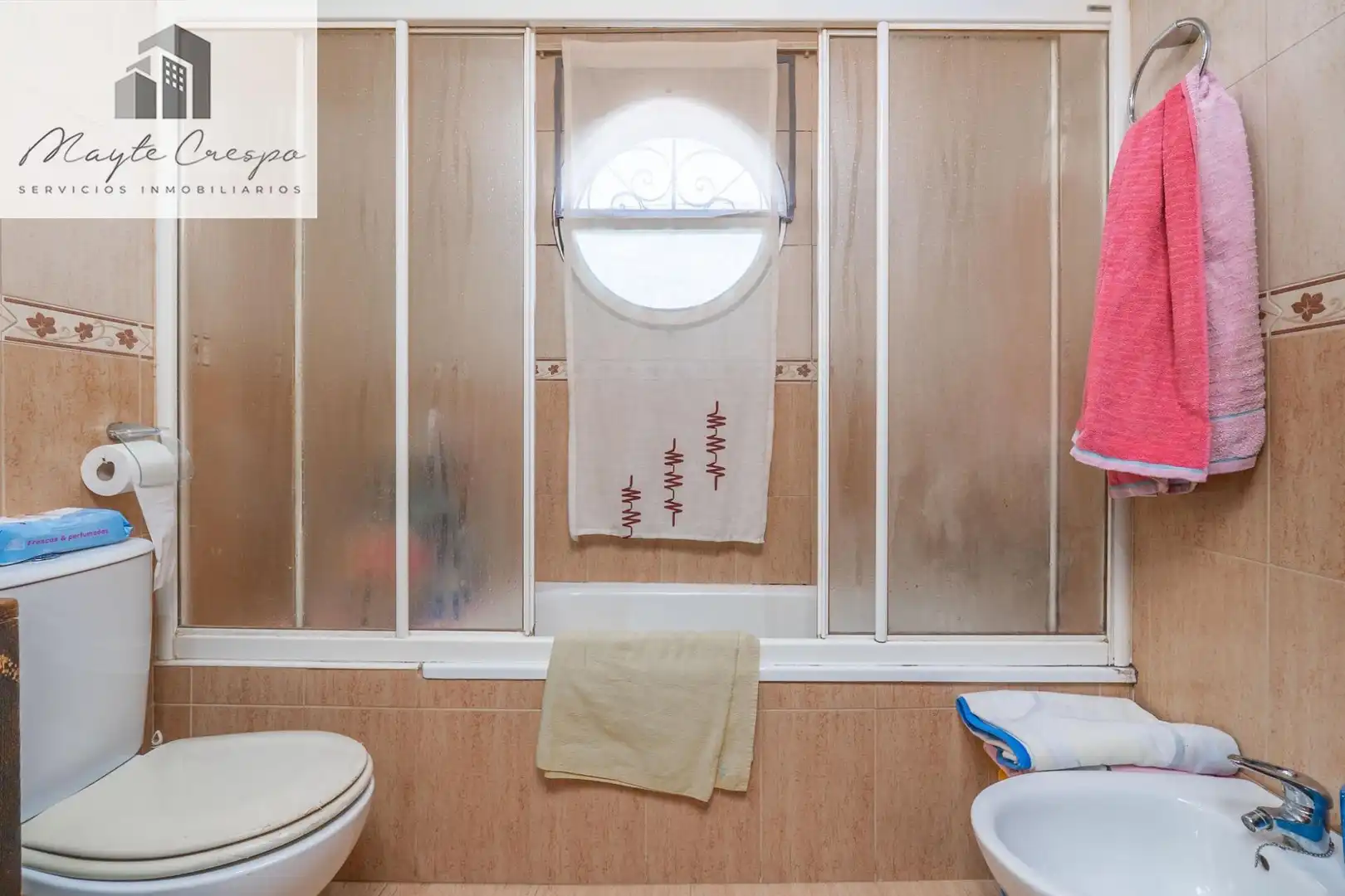 Badezimmer von Einfamilien-Reihenhaus zum Verkauf in Ogíjares mit Klimaanlage und Gemeinschaftspool