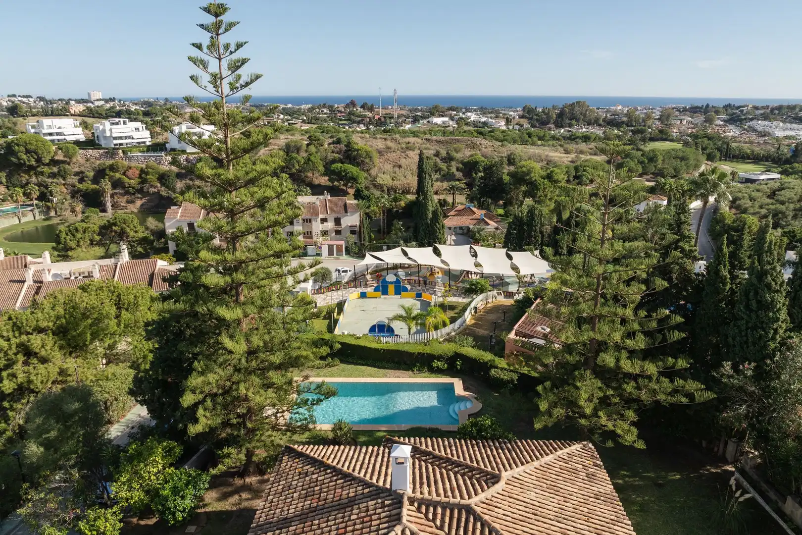 Vista exterior de Casa o chalet en venta en Benahavís con Terraza y Balcón