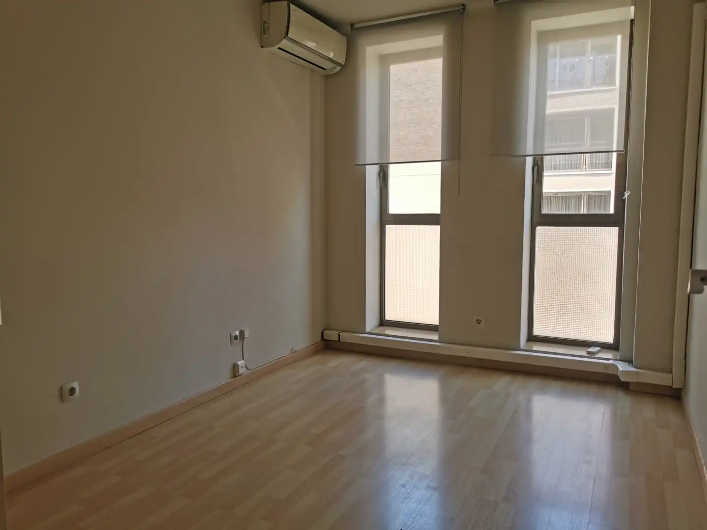 Office for sale in Manresa  with Air Conditioner