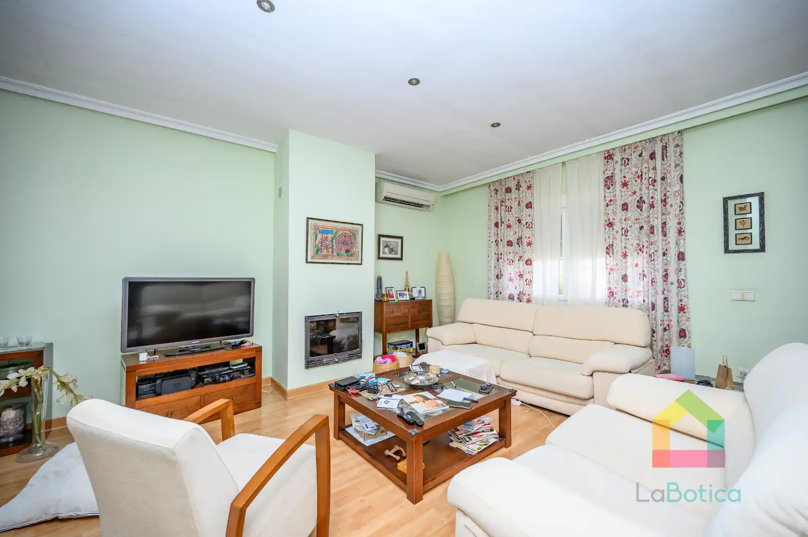 Sala d'estar de Casa o xalet en venda en Cobisa amb Aire condicionat, Calefacció i Jardí privat