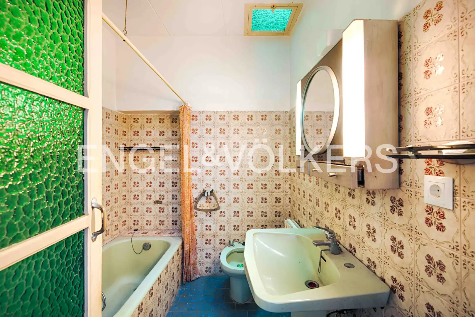 Baño de Casa adosada en venta en Garriguella con Calefacción, Jardín privado y Terraza