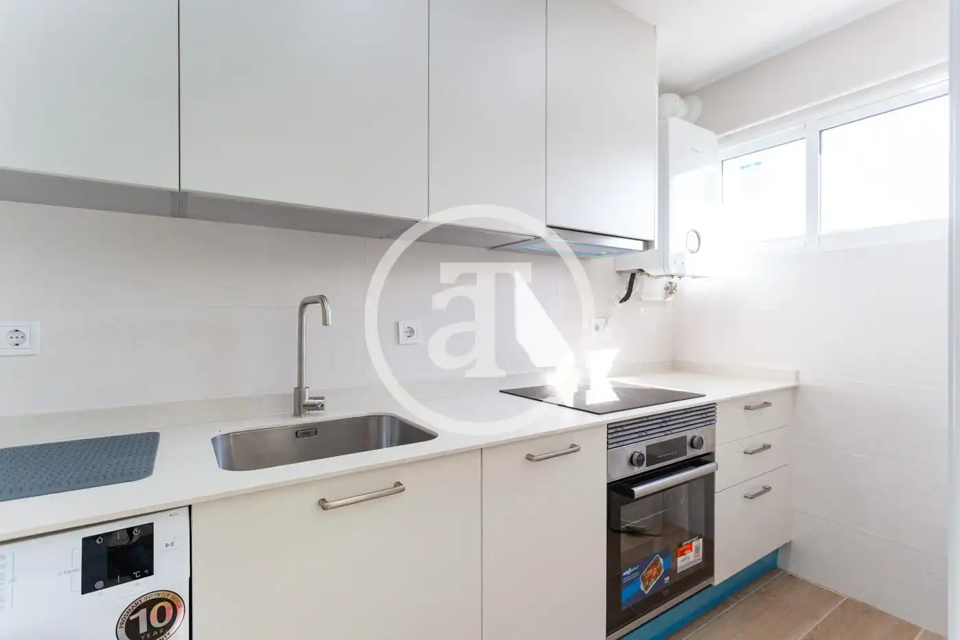 Kitchen of Flat for rent in Madrid  with Heating, Furnished and Oven