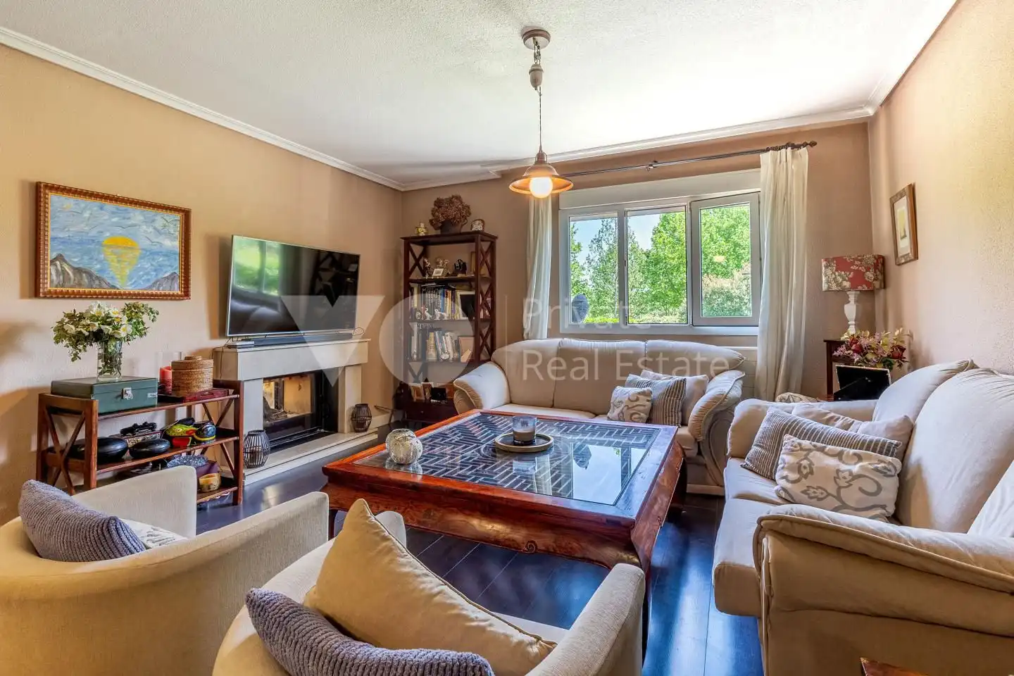 Sala de estar de Casa adosada en venta en Villanueva de la Cañada con Aire acondicionado, Calefacción y Jardín privado