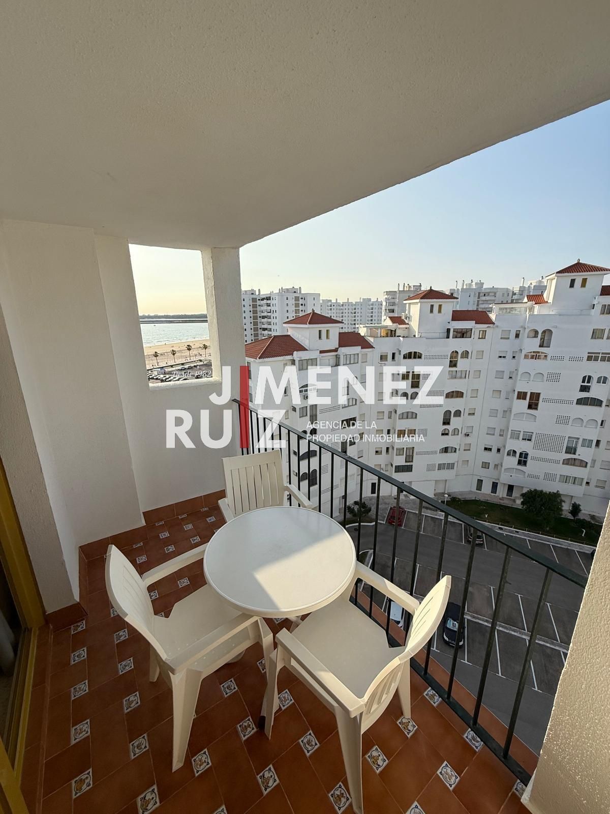 Terrassa de Apartament de lloguer en El Puerto de Santa María amb Aire condicionat i Piscina comunitària