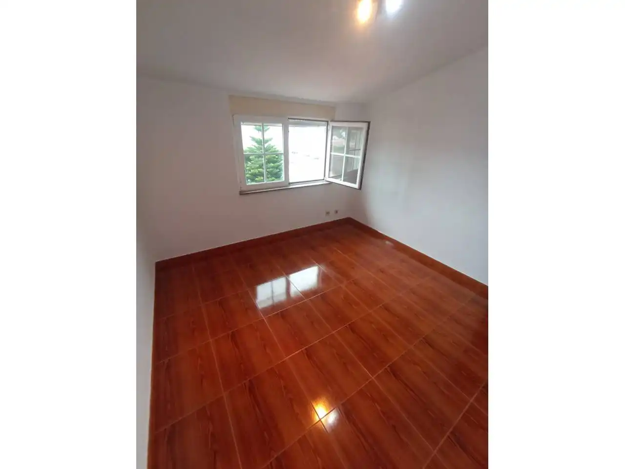 Habitación de Piso en venta en Muros con Amueblado y Alarma