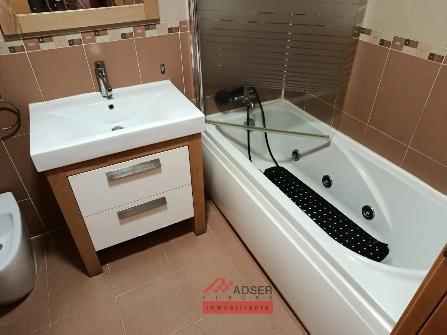 Baño de Piso en venta en Lardero con Calefacción, Jardín privado y Parquet