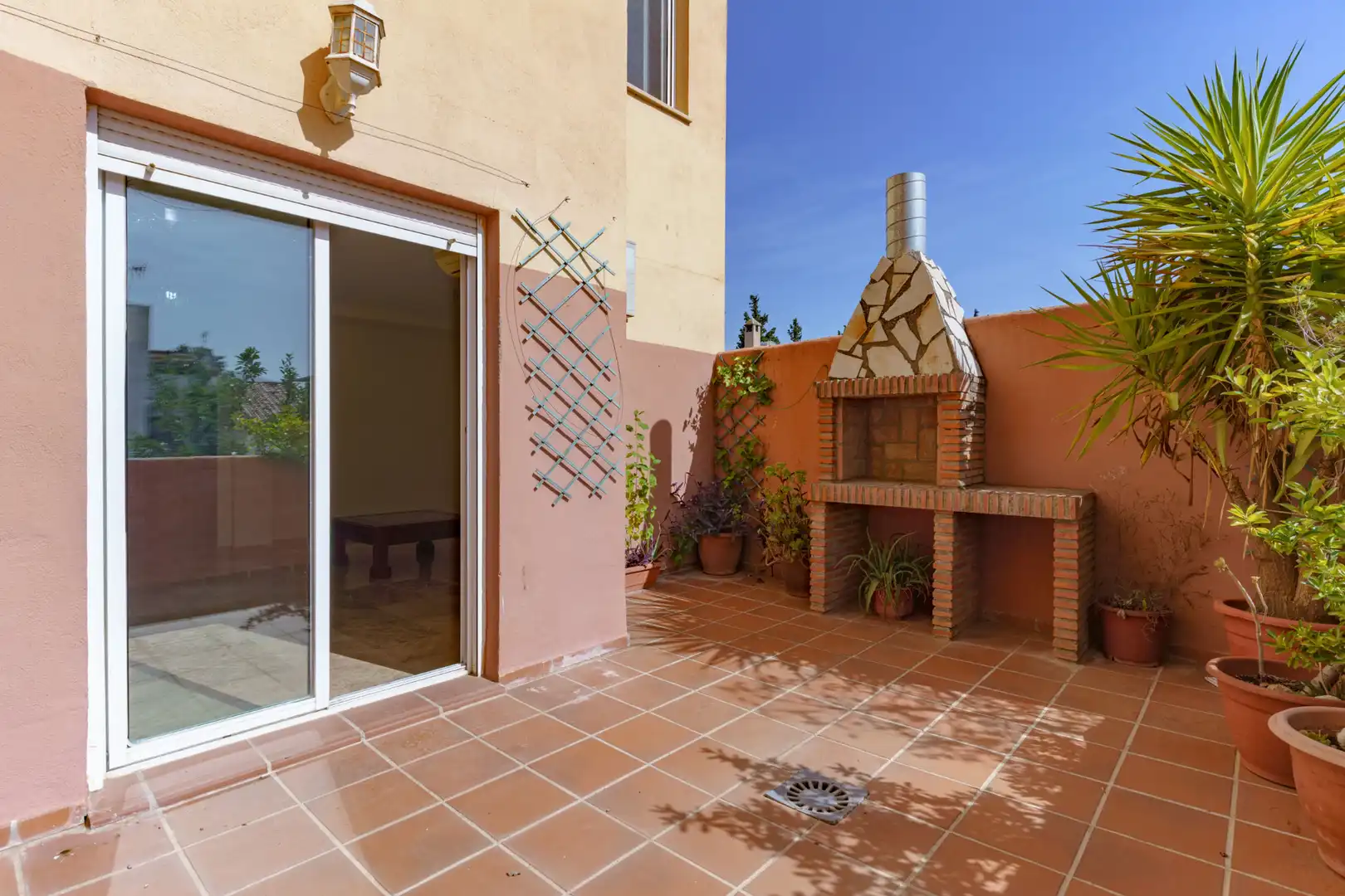 Terrasse von Einfamilien-Reihenhaus zum Verkauf in Ogíjares mit Klimaanlage, Heizung und Terrasse