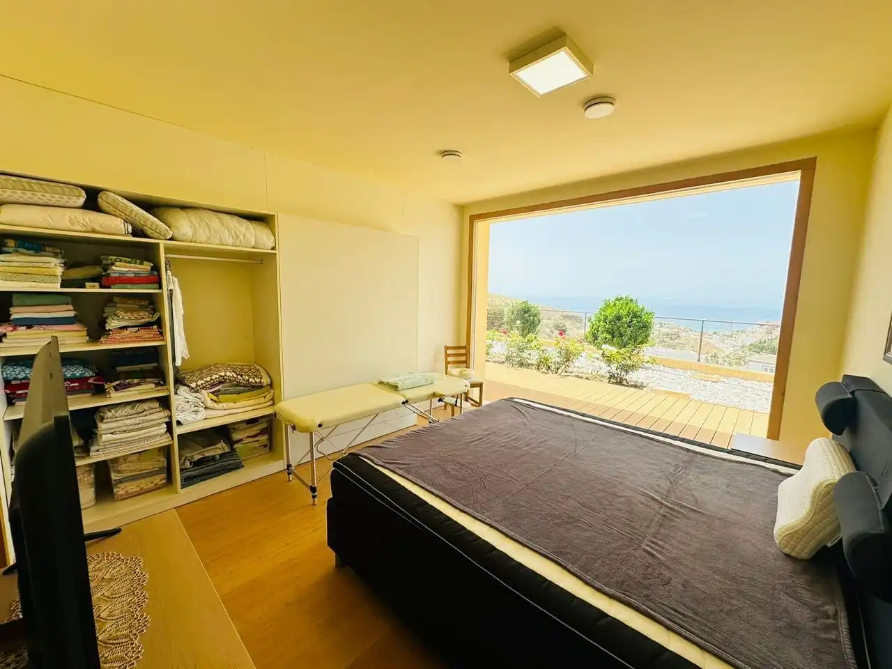 Dormitori de Casa o xalet en venda en Torrox amb Aire condicionat, Jardí privat i Terrassa