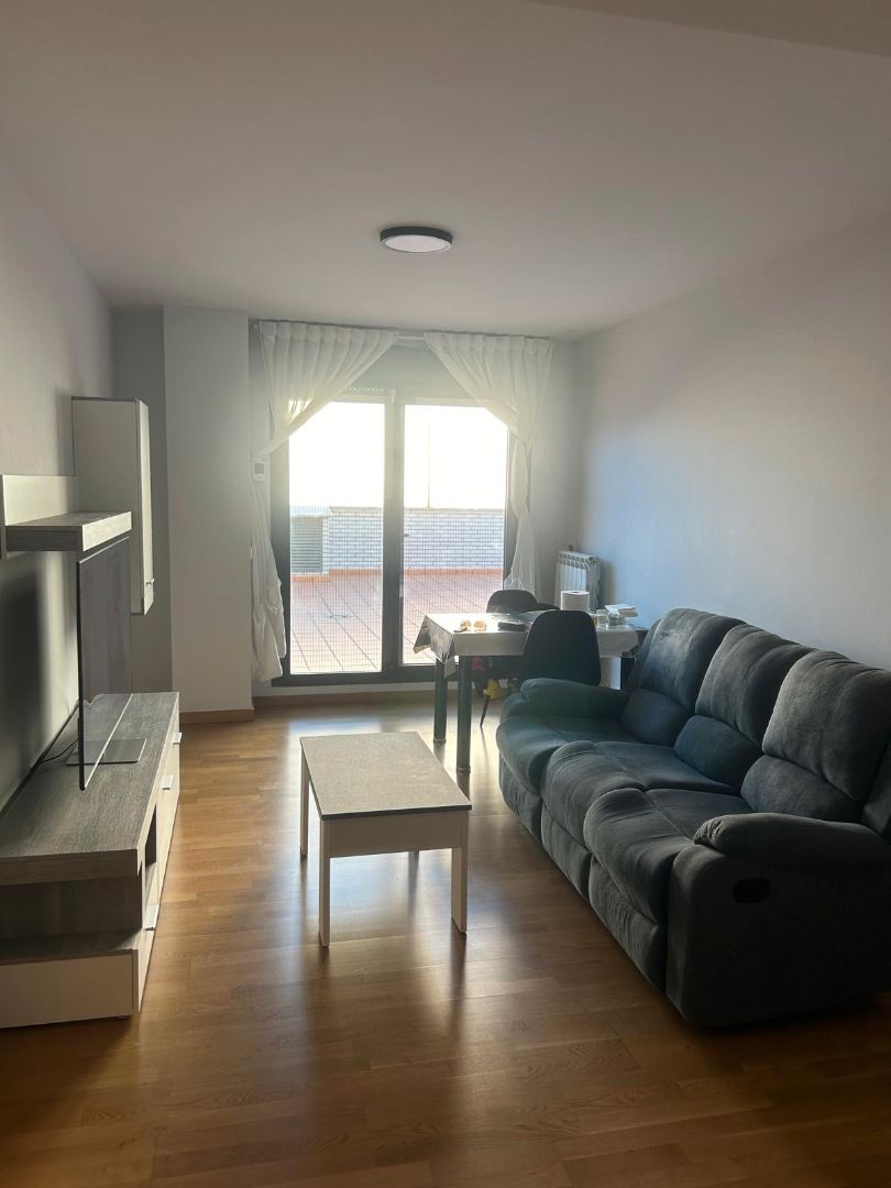 Sala de estar de Estudio en venta en Albelda de Iregua con Calefacción, Parquet y Terraza