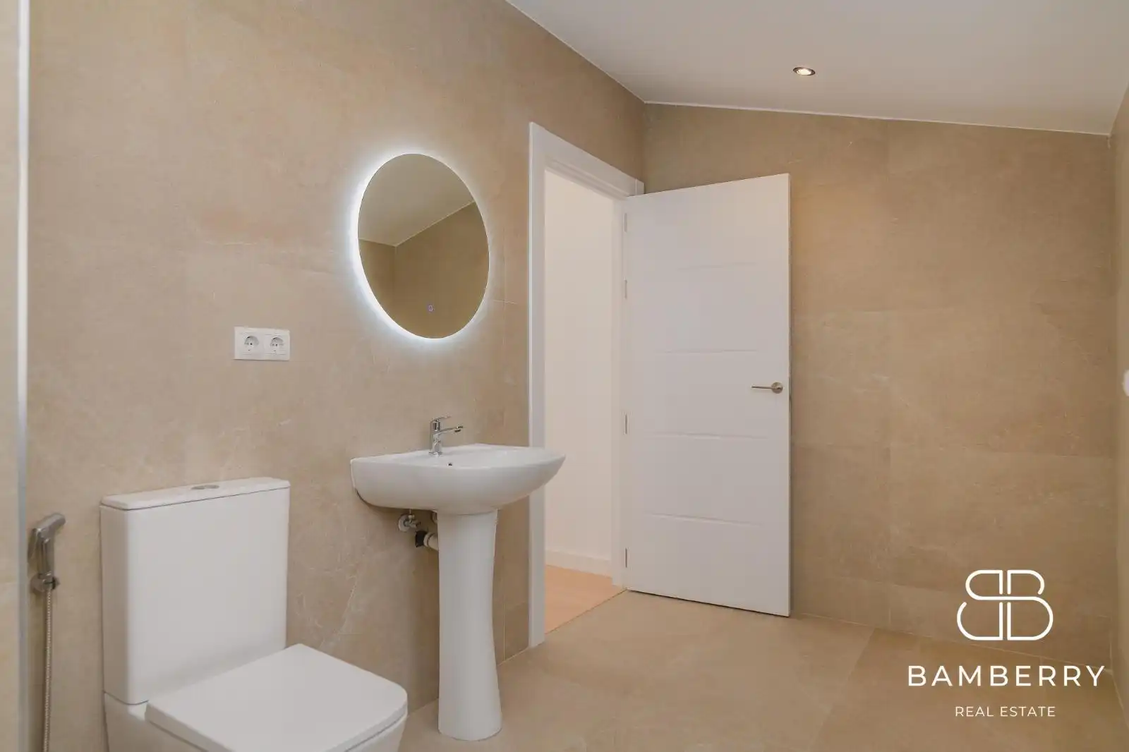Bany de Àtic en venda en Sant Boi de Llobregat amb Parquet