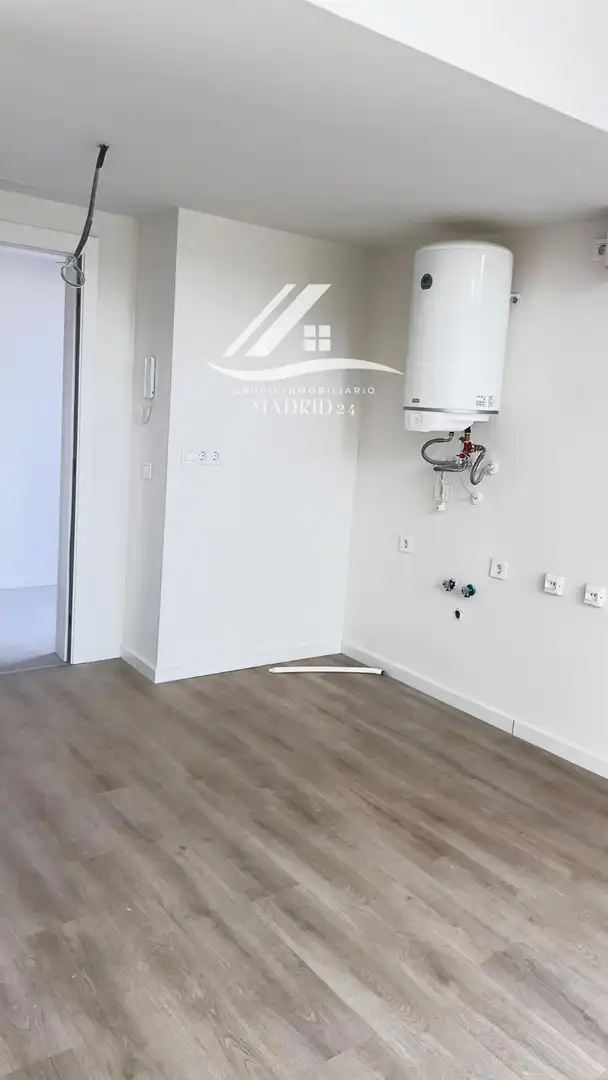 Habitación de Piso en venta en Madrid con Aire acondicionado, Piscina y Piscina comunitaria